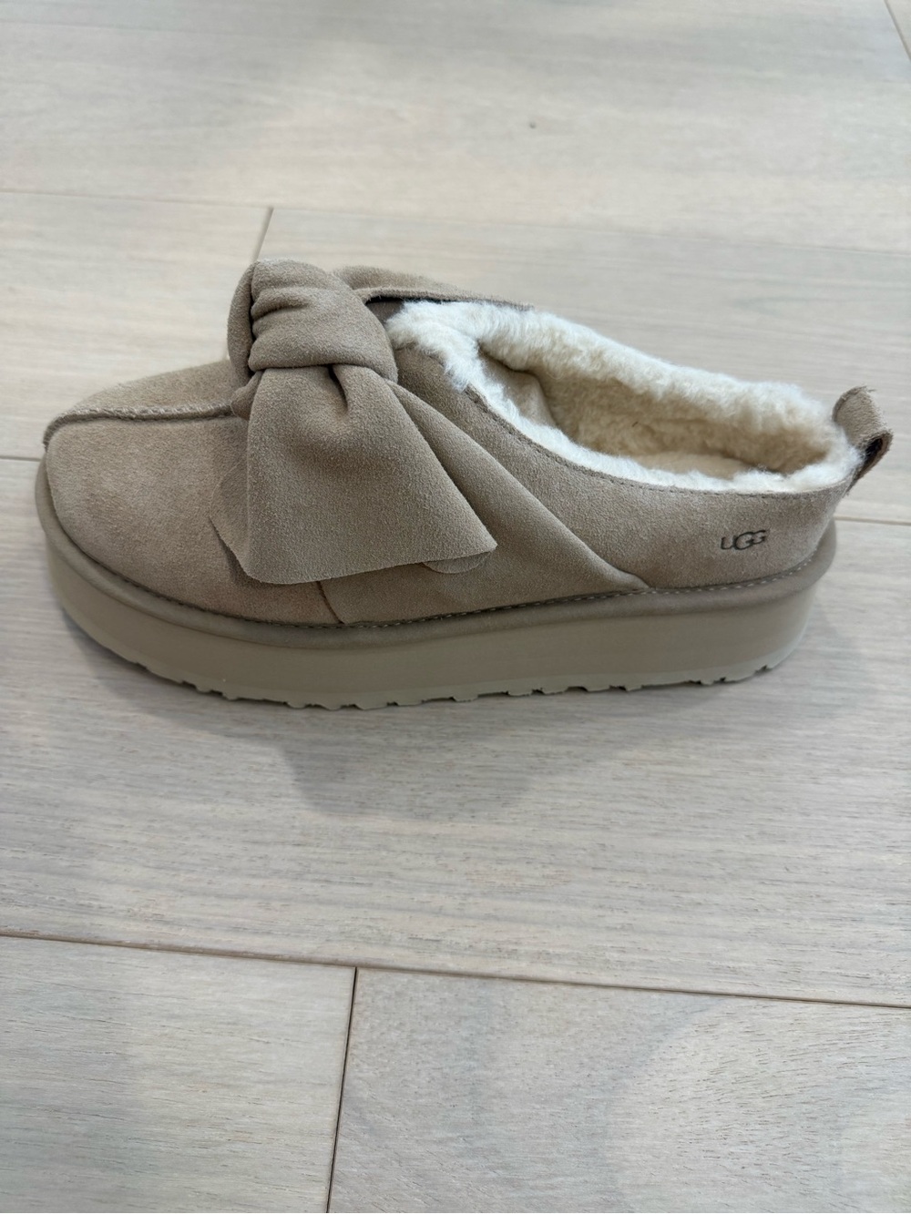 UGG Women’s Platform Slip-on Bow Slipper